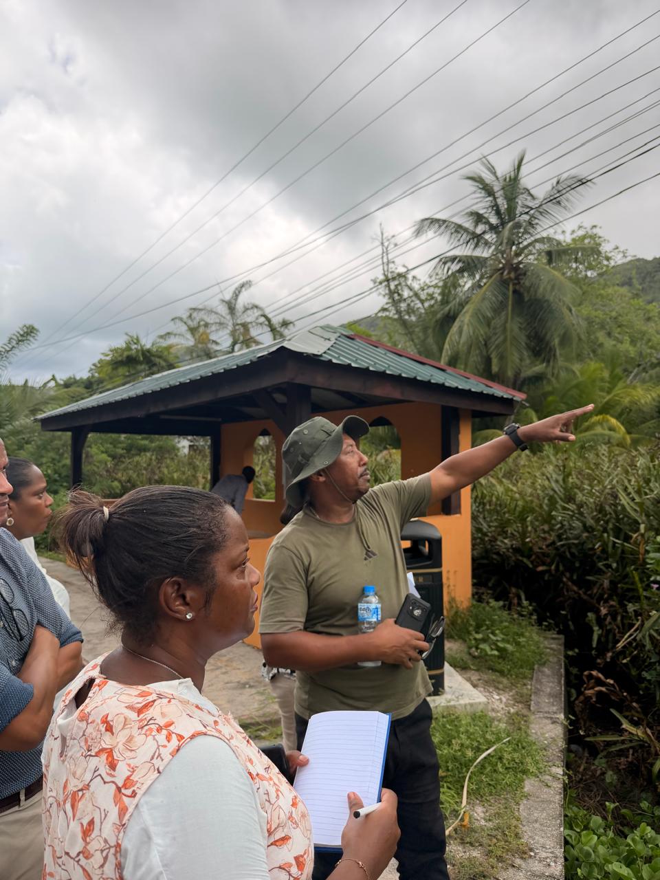 LHI delegation visits Praslin sites
